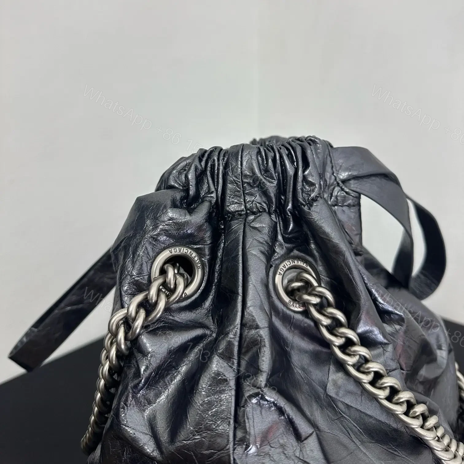 View 14 of 高仿Balenciaga2023Crushtote褶皺牛皮購物袋大號