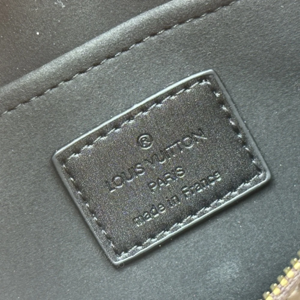 View 7 of Louis Vuitton Speedy Trunk 20 Monogram Canvas 20Cm M13146