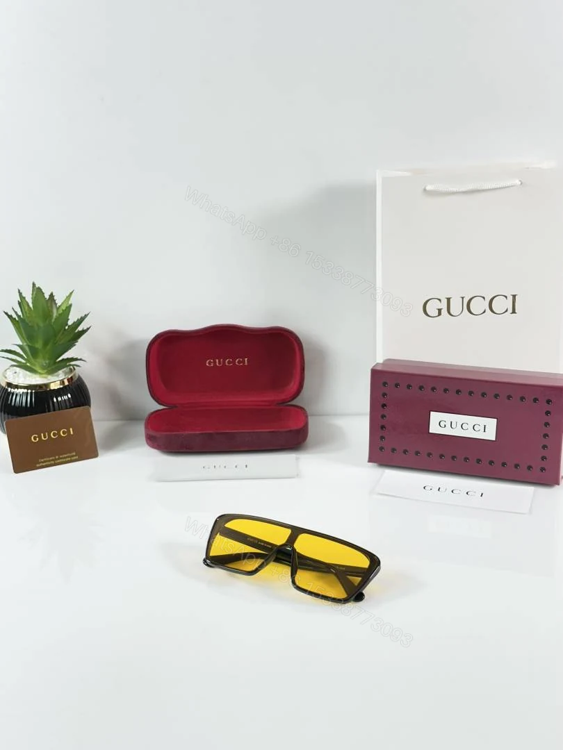 View 4 of First Copy Gucci 7110 Black Yellow Sunglasses
