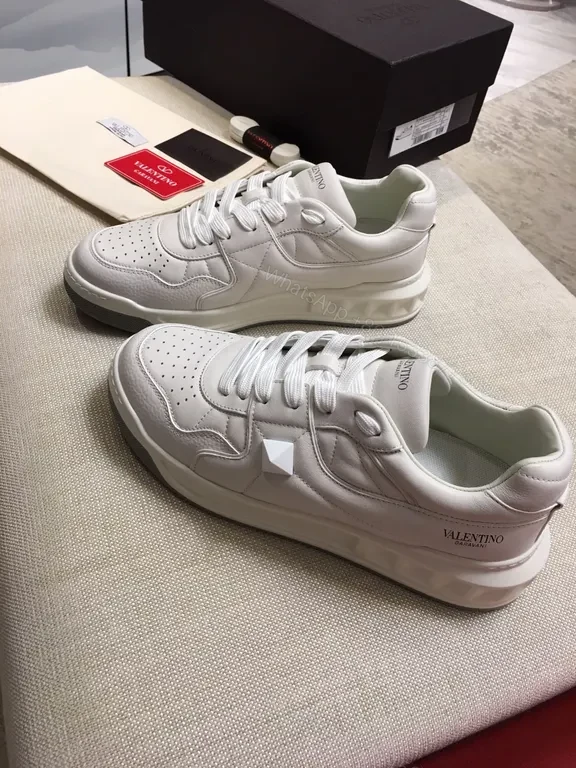 White Leather Sneaker: Refined Everyday Comfort — view 1