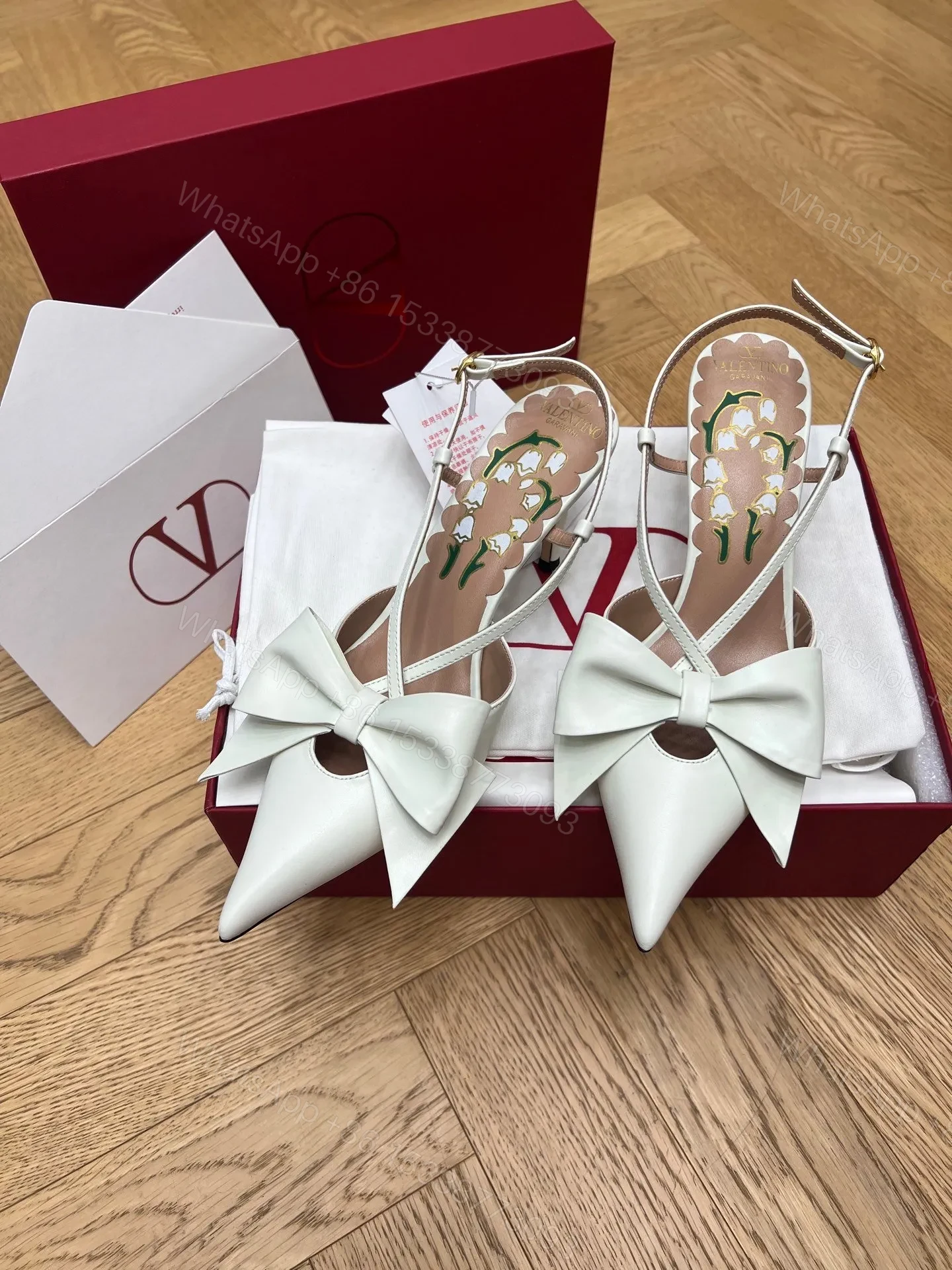 Valentino Women White Leather Bow Accent Pumps — view 1