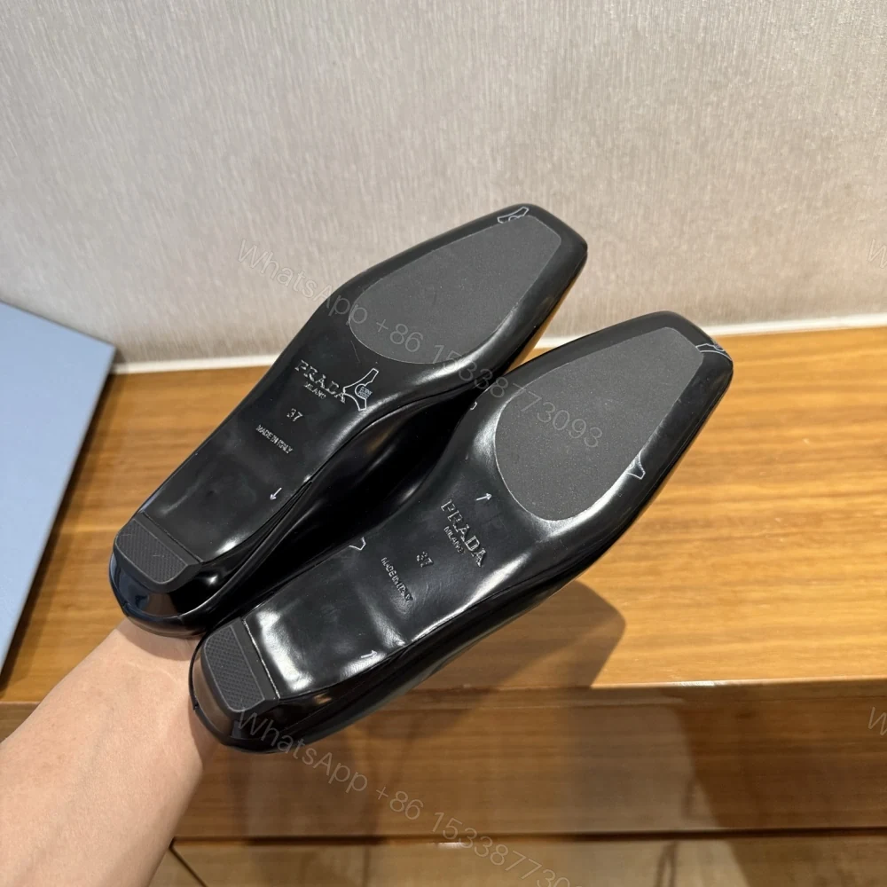 View 10 of 高仿Prada*1S825N方頭皮質休閒拖鞋黑色免檢版