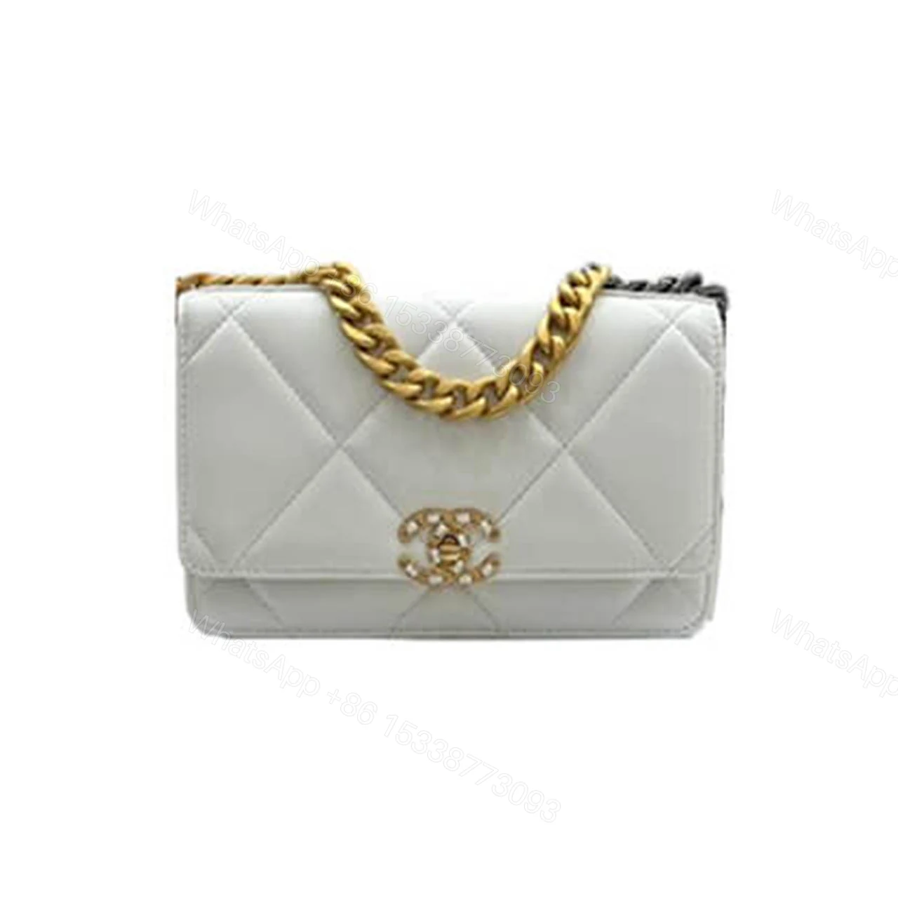 CHANEL 19 Wallet on Chain — view 1
