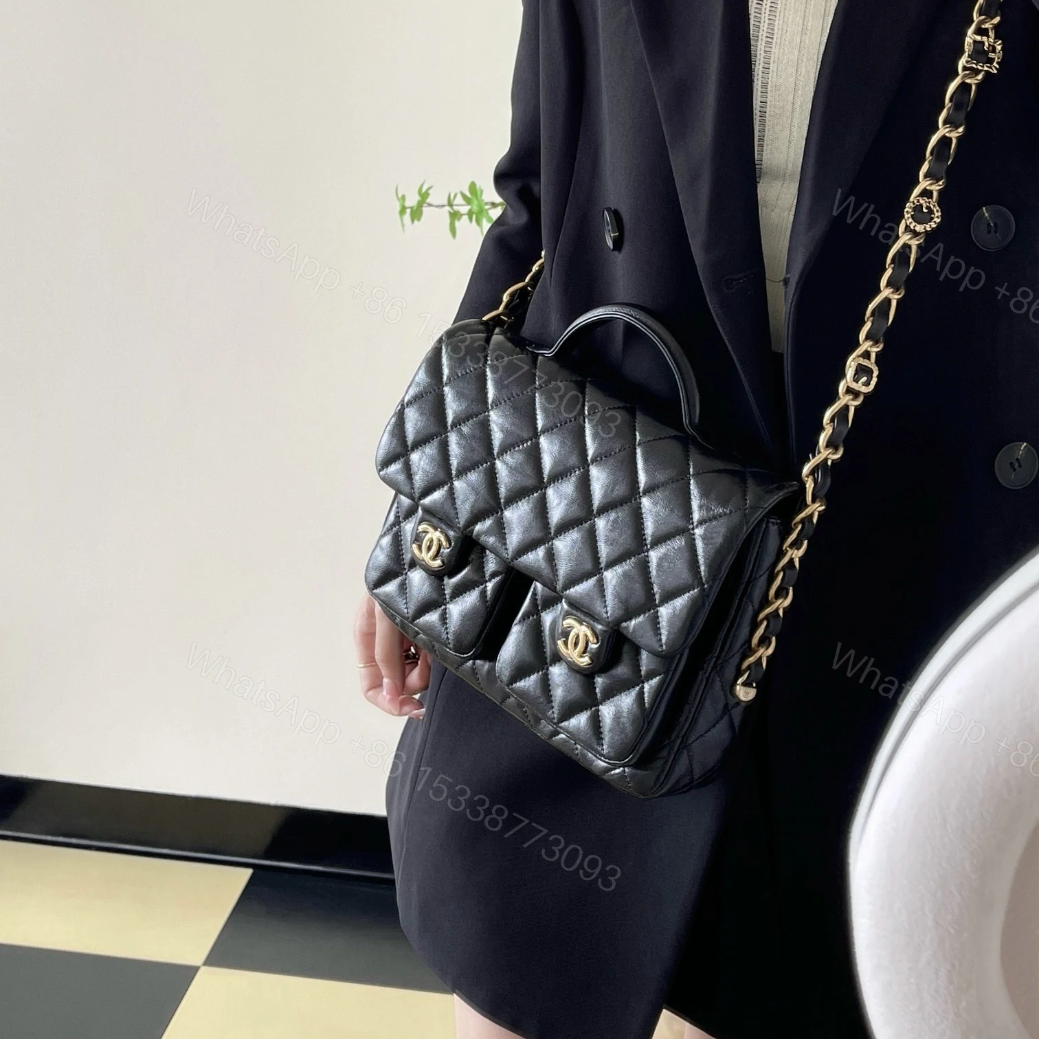 View 17 of 高仿Chanel24A*AS4993小羊皮手柄包免檢版
