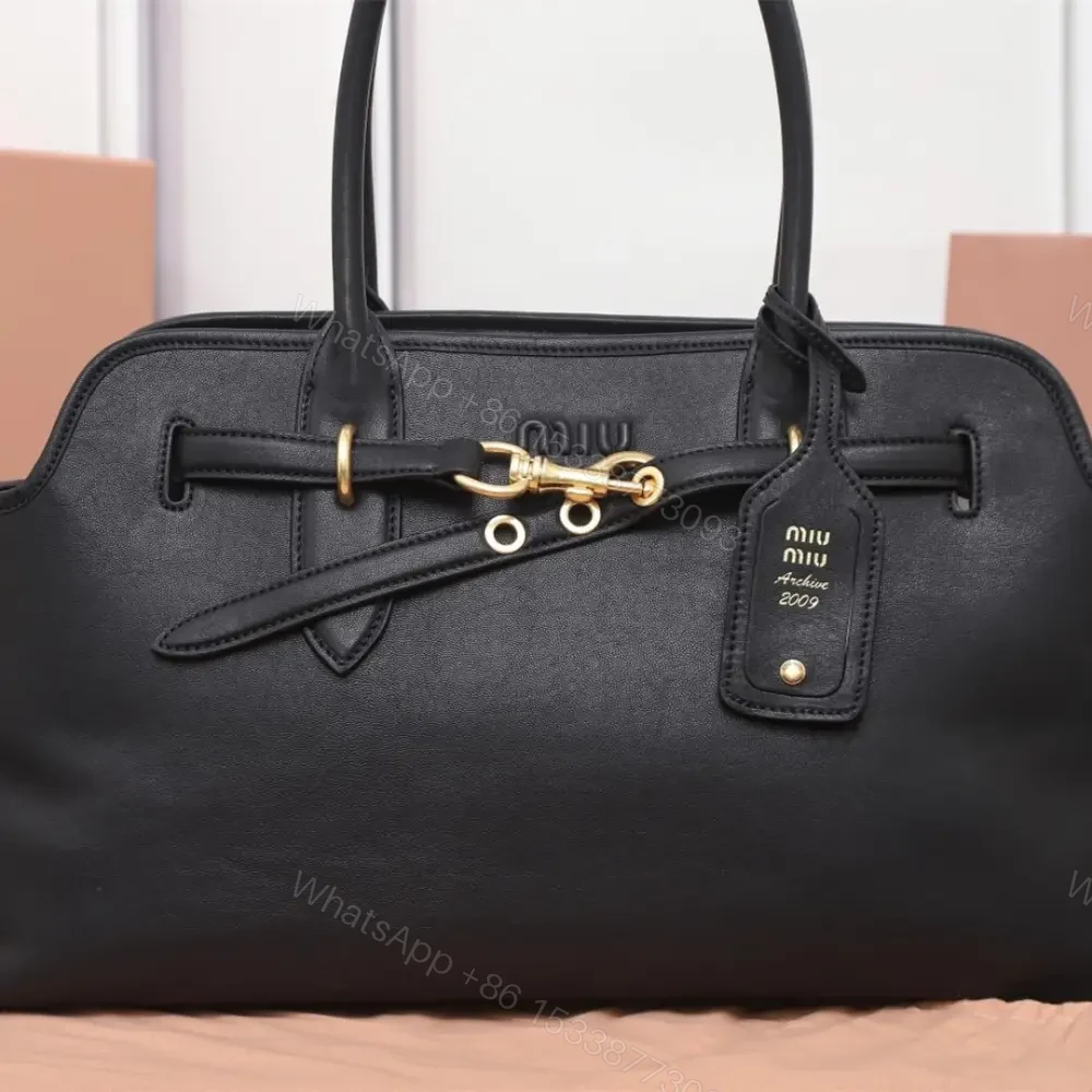 View 6 of 高仿miumiu*Aventure系列5BG310小牛皮Tote手袋黑色免檢版
