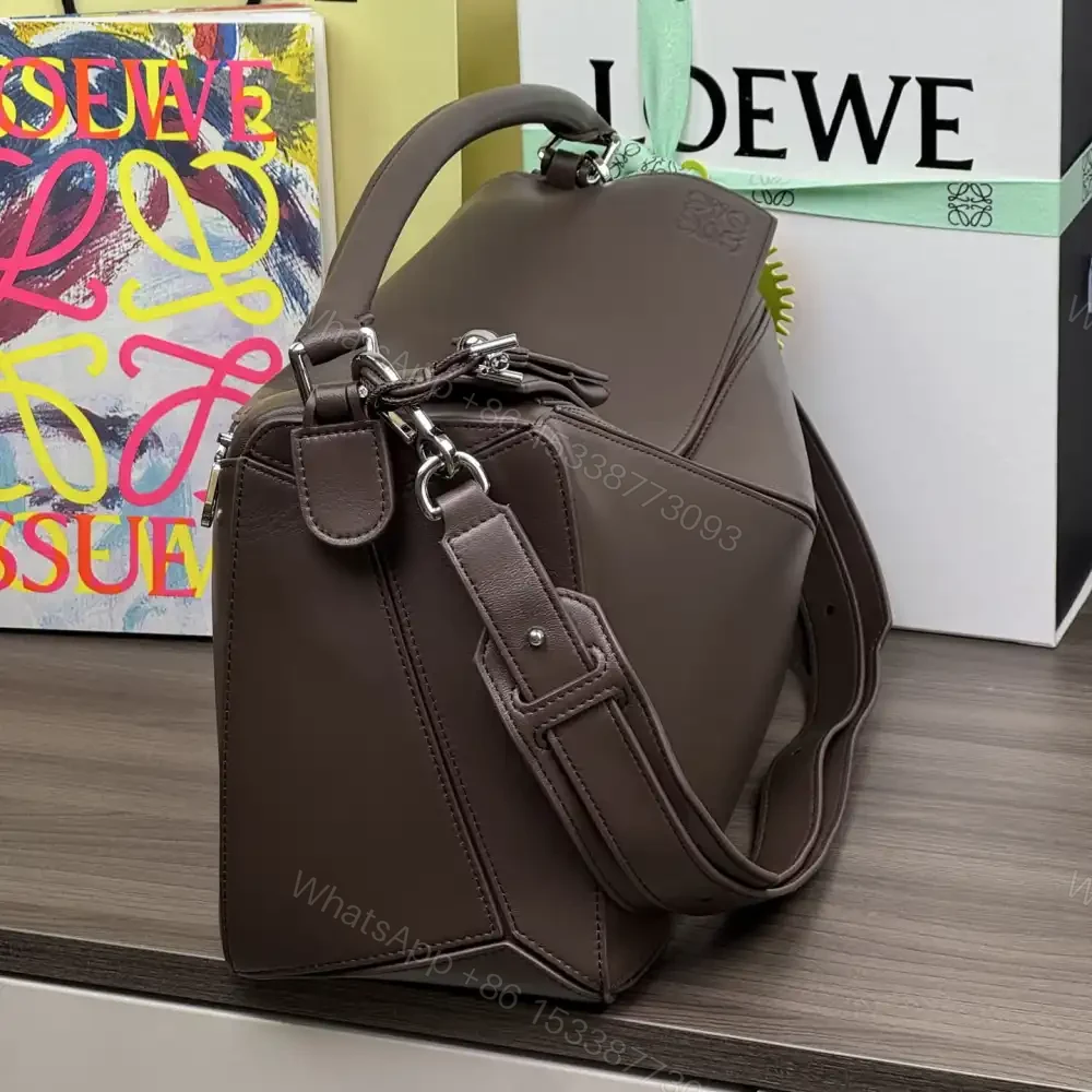 View 3 of 高仿Loewe*Puzzle系列0018小羊皮斜挎包布朗尼大號免檢版