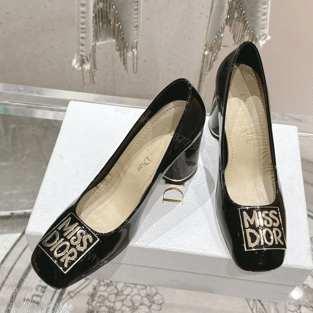 高仿Dior*Miss系列KCX321方頭LOGO金屬扣高踭單鞋黑色免檢版 — view 1