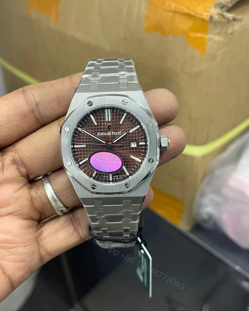 Audemars Piguet Royal Oak Jumbo 43mm Silver Dial Automatic — view 1
