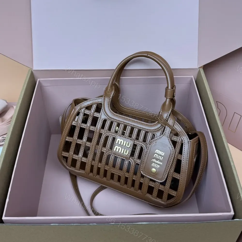 View 9 of 高仿miumiu*5BA294小牛皮鏤空手提包棕色免檢版