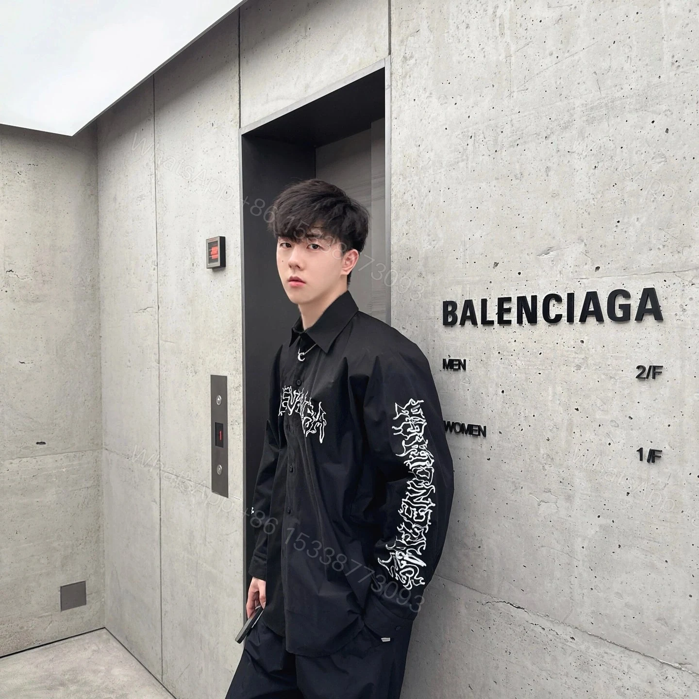 View 19 of 高仿Balenciaga*SS24NewYear系列773374長袖襯衫黑色