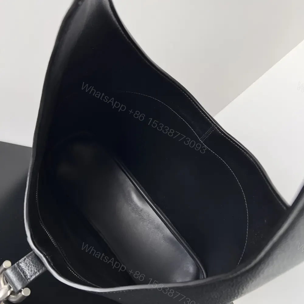 View 9 of 高仿Balenciaga*Locker水桶包2024早春S