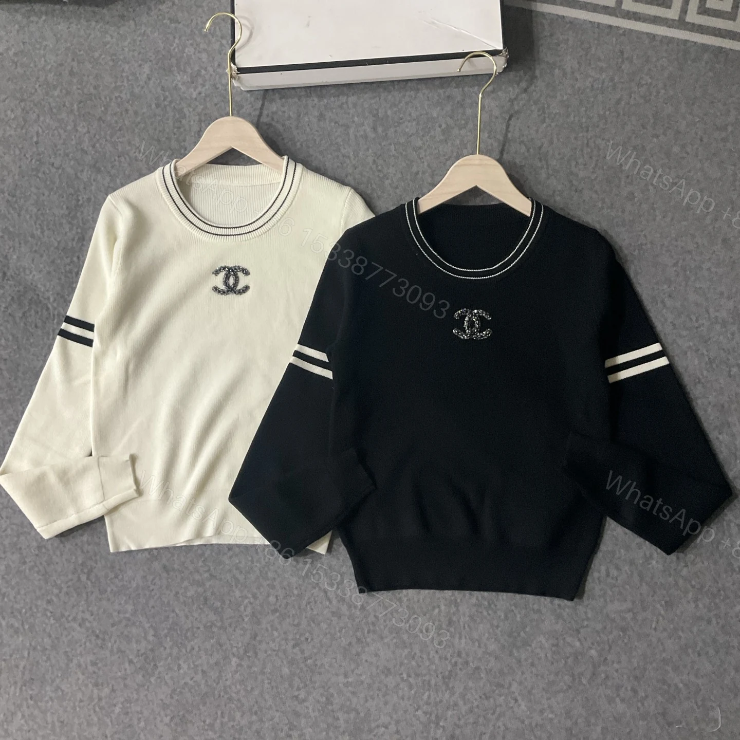 CHANEL雙條紋水鑽Logo針織上衣 高仿精品長袖女款 — view 1