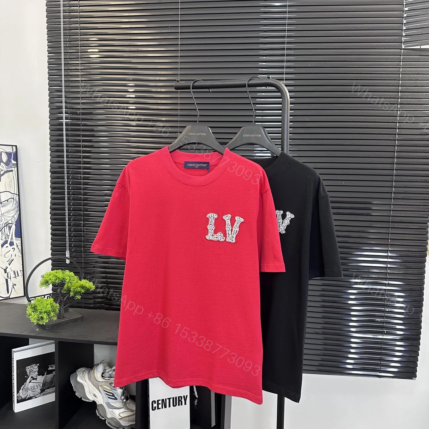 LV 高仿短袖T恤 雙色簡約刺繡LOGO設計款 — view 1