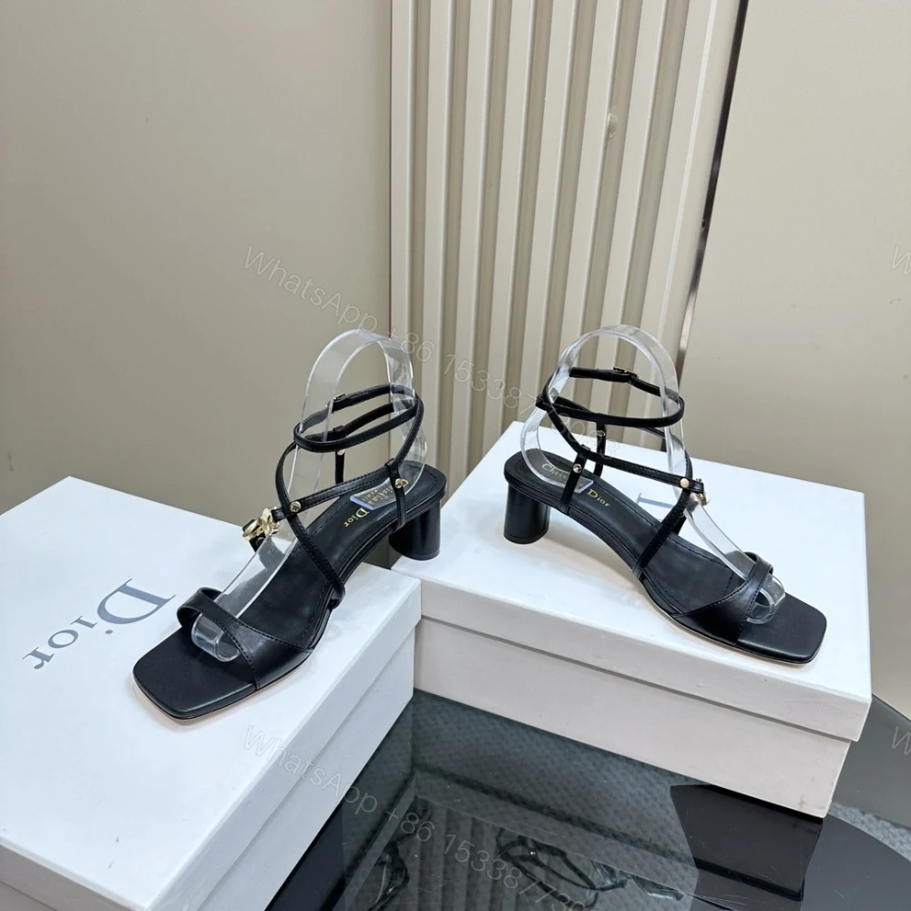 View 5 of 高仿Dior*Cest系列KCU059金屬配飾露趾低跟涼鞋黑色4CM免檢版