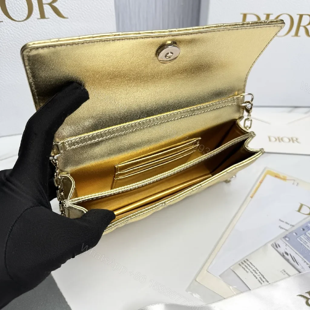 View 8 of Gold-Textured Chain Bag Deluxe: Ultra-Luxe, All-Day Shine, Compact