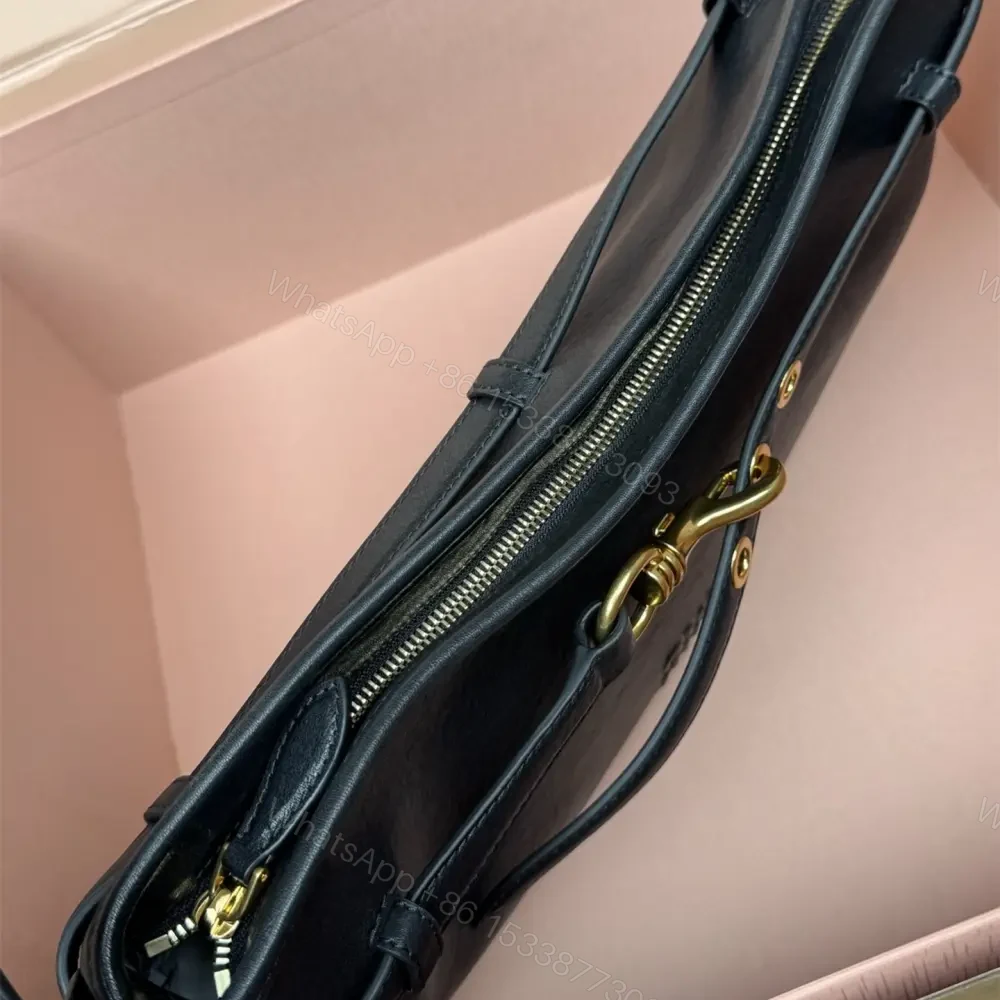 View 7 of 高仿miumiu*Aventure系列5BC181小羊皮腋下包黑色中號免檢版
