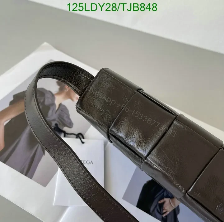 View 41 of Bottega Veneta Premium Nappa Leather Intrecciato Weave Bag with Magnetic Fastening BV9101