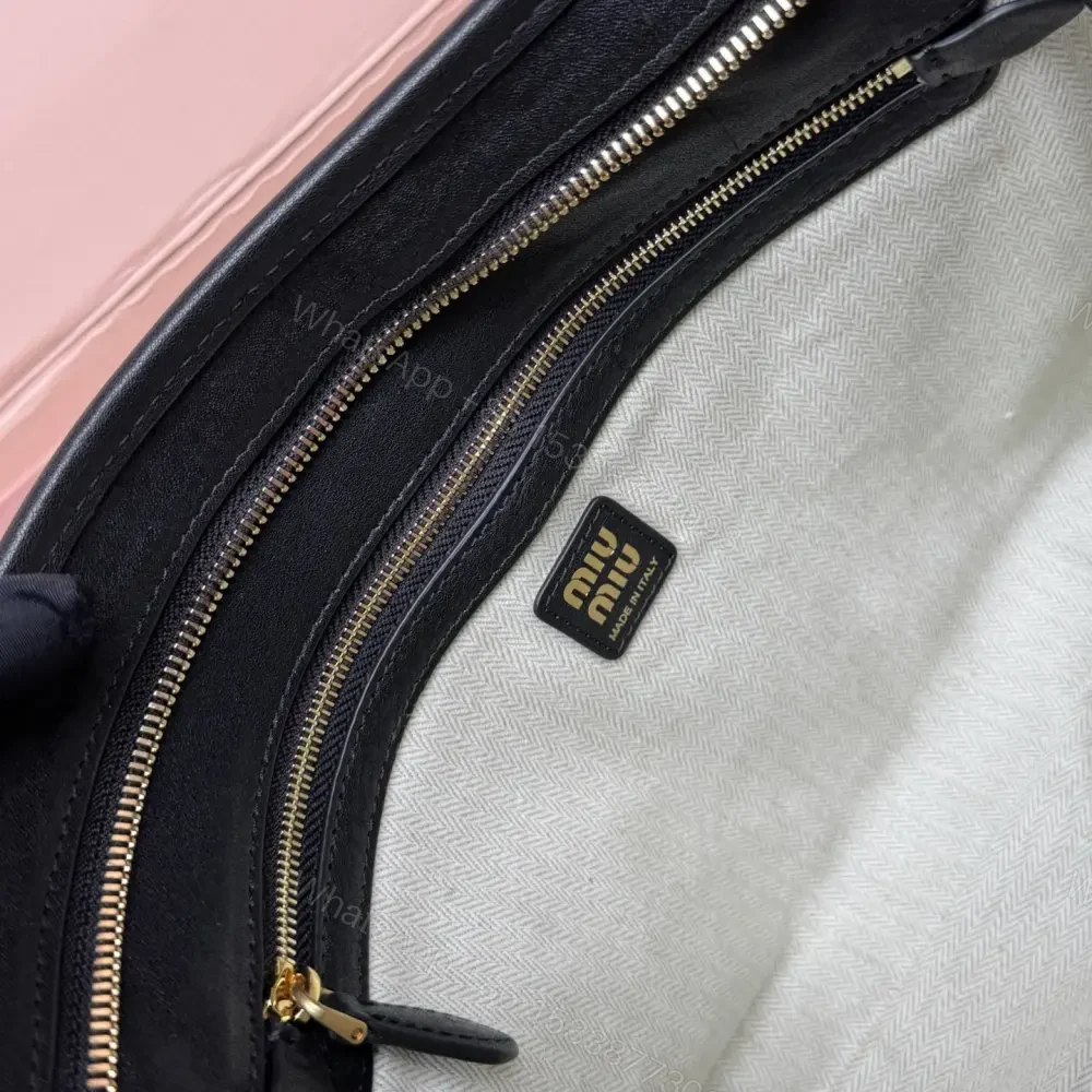 View 9 of 高仿miumiu*Aventure系列5BC181小羊皮腋下包黑色中號免檢版