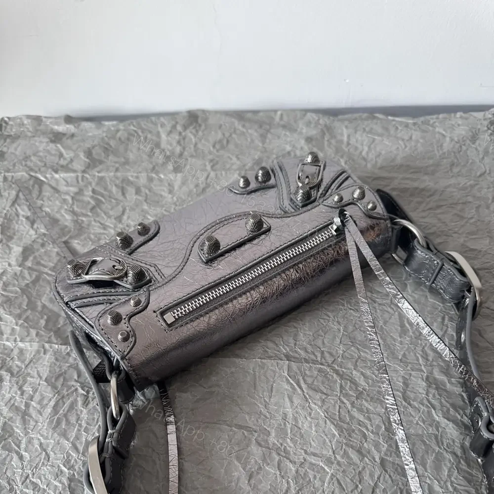 View 4 of 高仿Balenciaga*LeCagole2024新款法棍包銀色XS