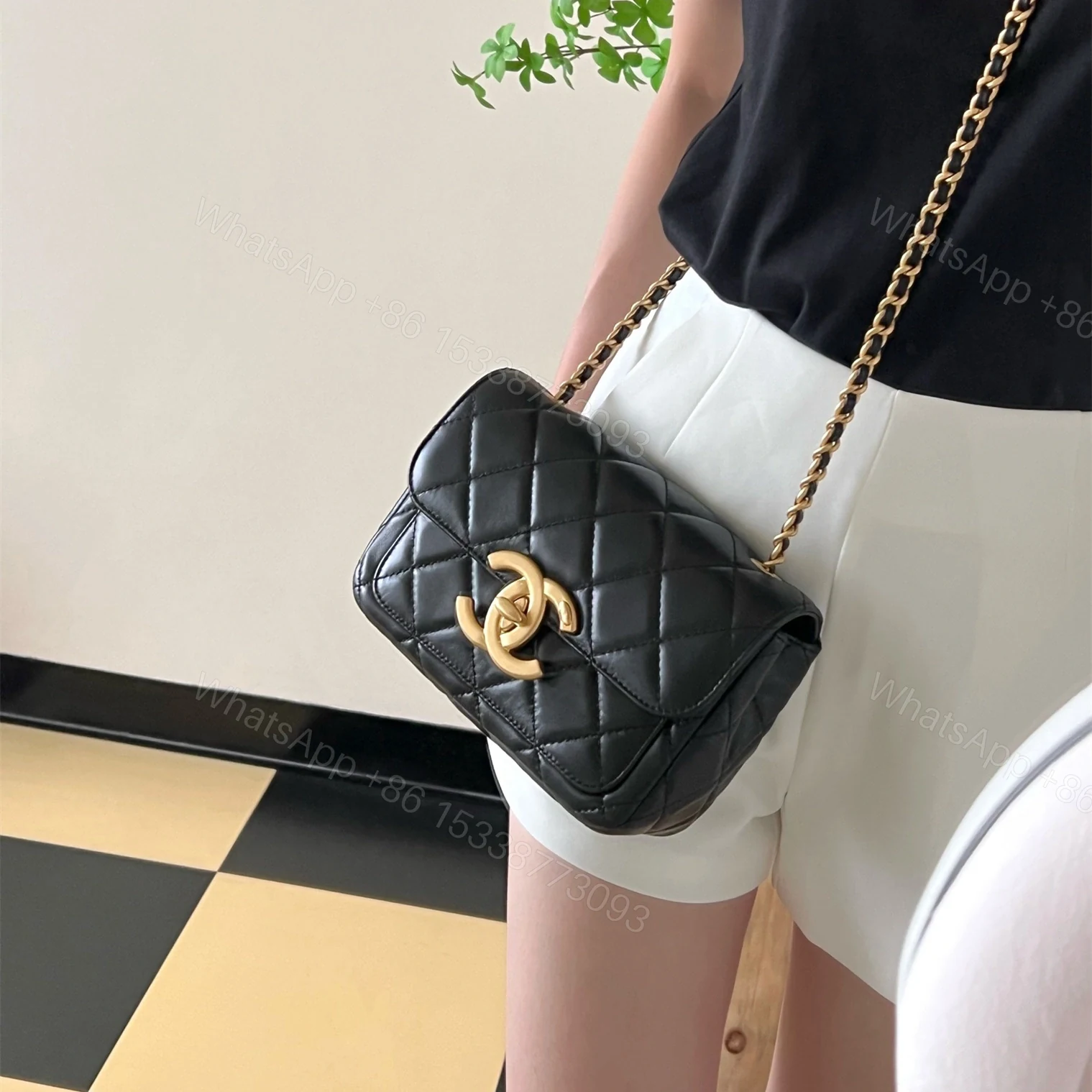 View 19 of 高仿Chanel*24B系列AS5026小羊皮口蓋包黑色免檢版