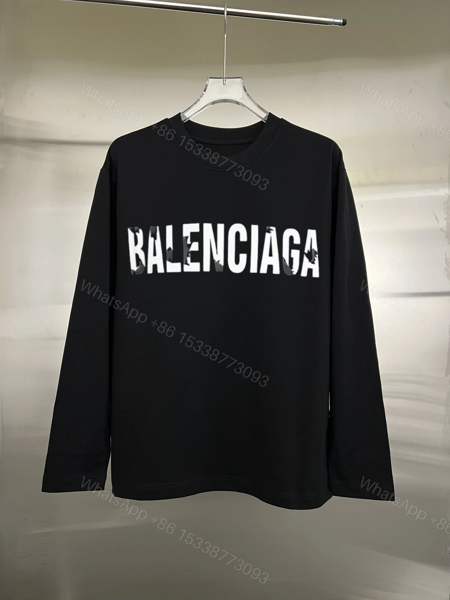 Balenciaga高仿長袖T恤男款 黑色破碎字母LOGO設計簡約有型 — view 1