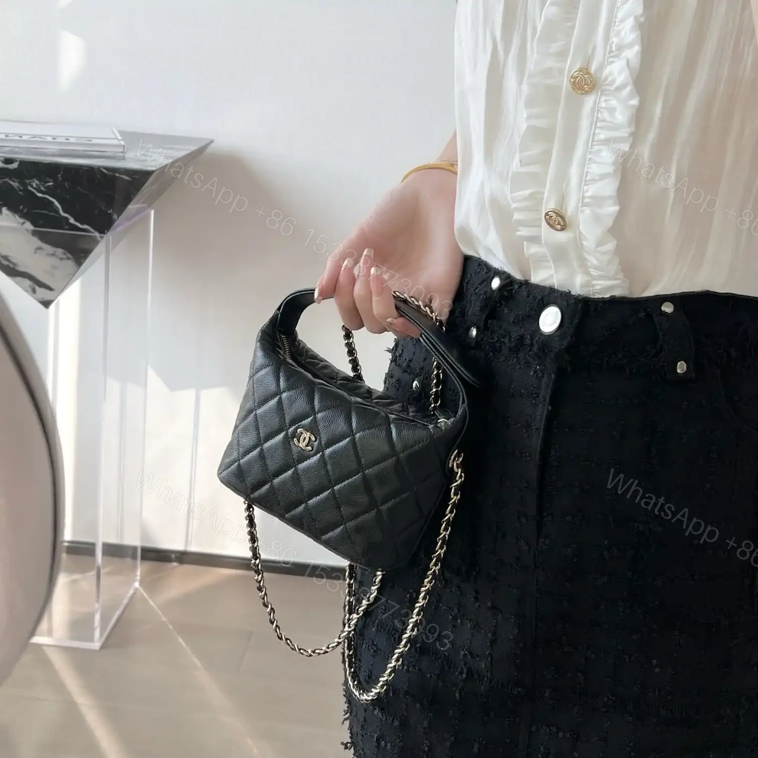 View 21 of 高仿Chanel*25C系列AP4386小牛皮Hobo手袋黑色免檢版