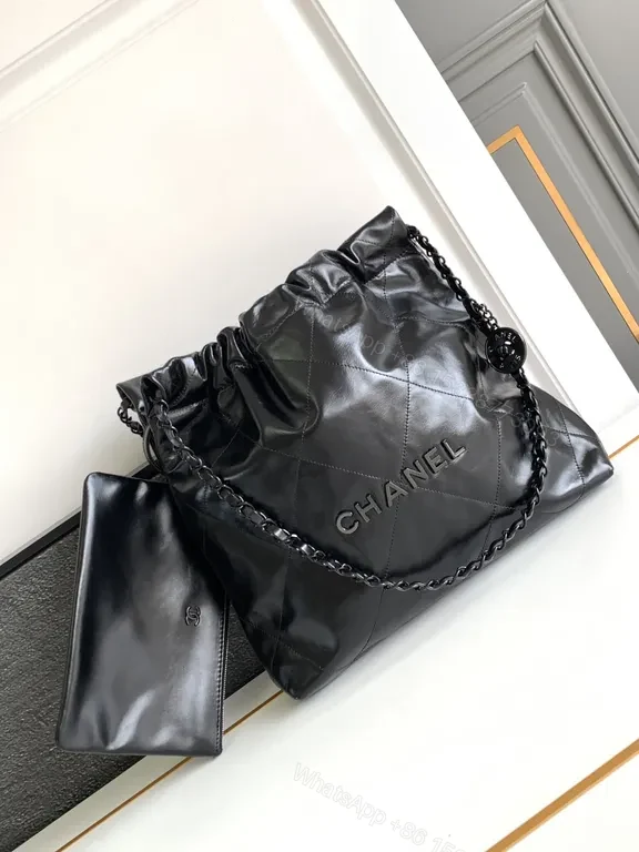 Chic Quilted Shoulder Bag with Chain Detailing — view 1
