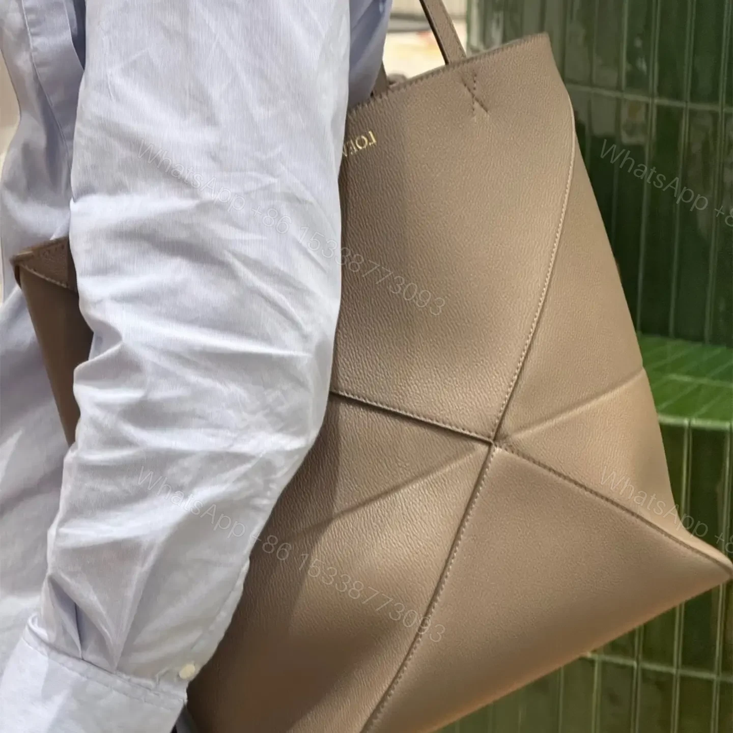 View 12 of 高仿Loewe*Fold系列3170小牛皮Tote手袋灰褐色中號免檢版