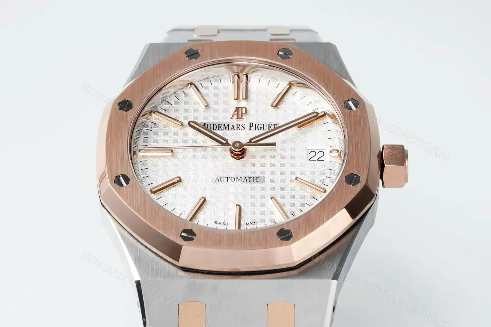 View 5 of Replica Audemars Piguet Royal Oak Selfwinding Silver 15400SR.OO.1220SR.01