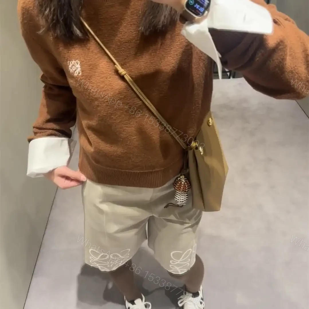 View 20 of 高仿Loewe*Pebble系列3980小牛皮斜跨包橡木色免檢版