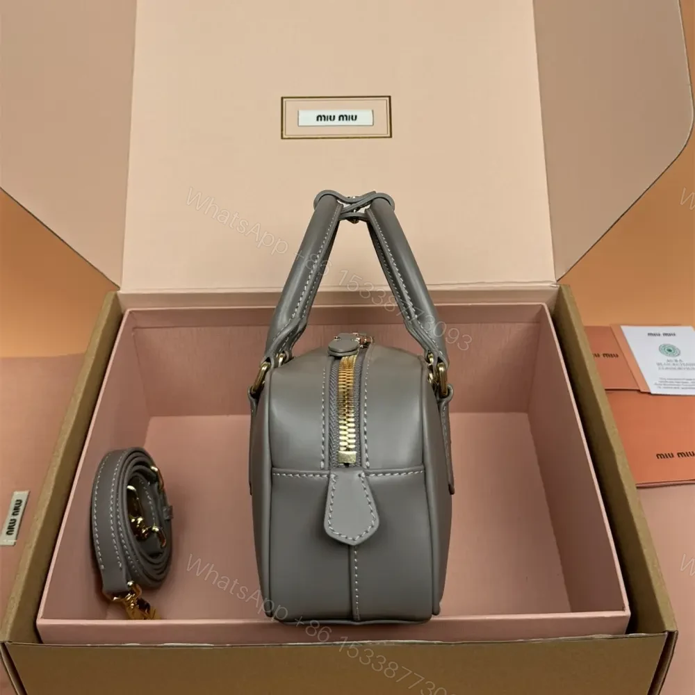 View 3 of 高仿miumiu*Arcadie系列5BB142小牛皮斜挎包灰色免檢版