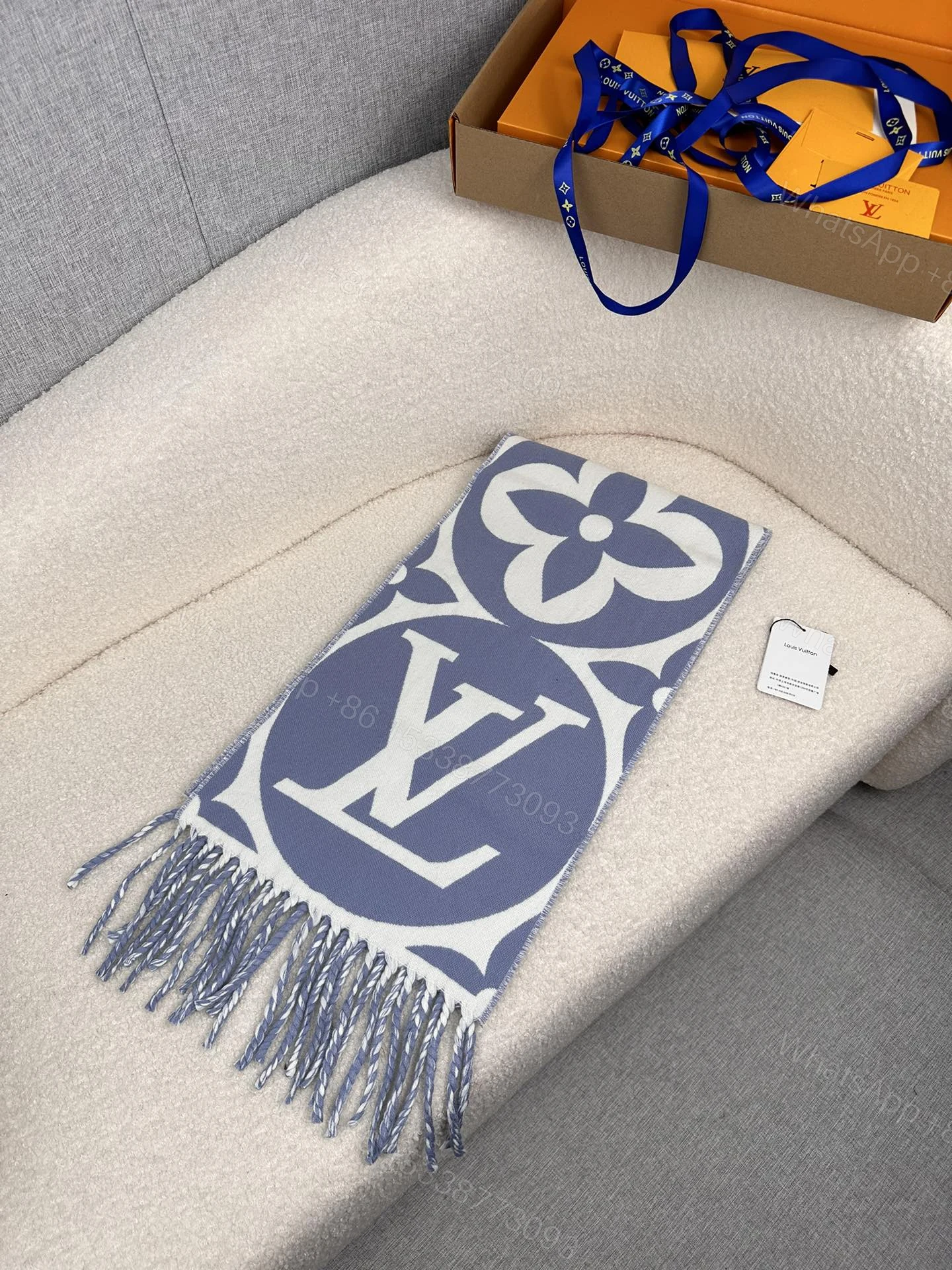LV 高仿大LOGO雙色圍巾 時尚流蘇保暖款 — view 1