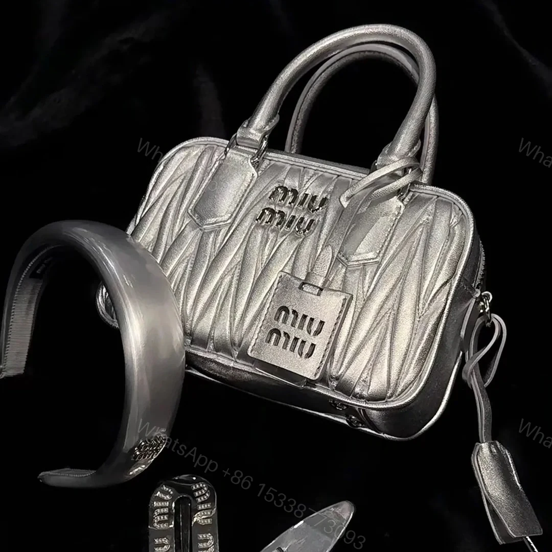 View 10 of 高仿miumiu繆繆TooPretty系列5BB123保齡球手袋銀色