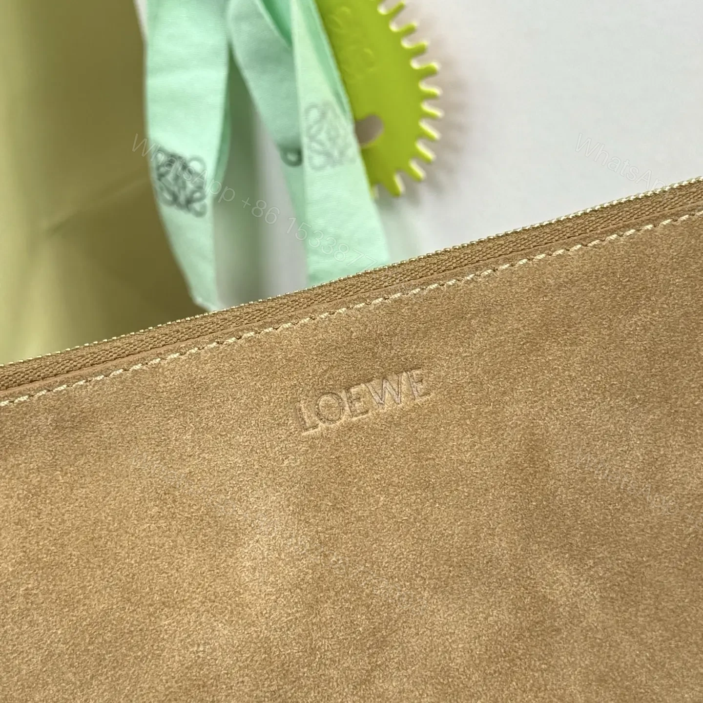 View 12 of 高仿Loewe*Fold系列3170幾何Tote包灰褐色中號免檢版