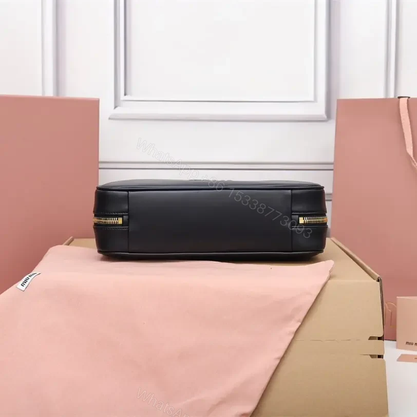 View 9 of 高仿miumiu*5BB172壓紋LOGO手提包小牛皮黑色免檢版