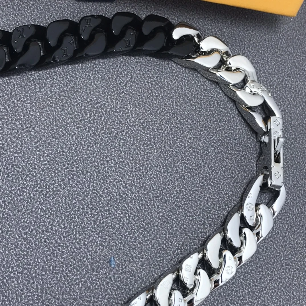 View 3 of EN – Lux LV Necklaces 062