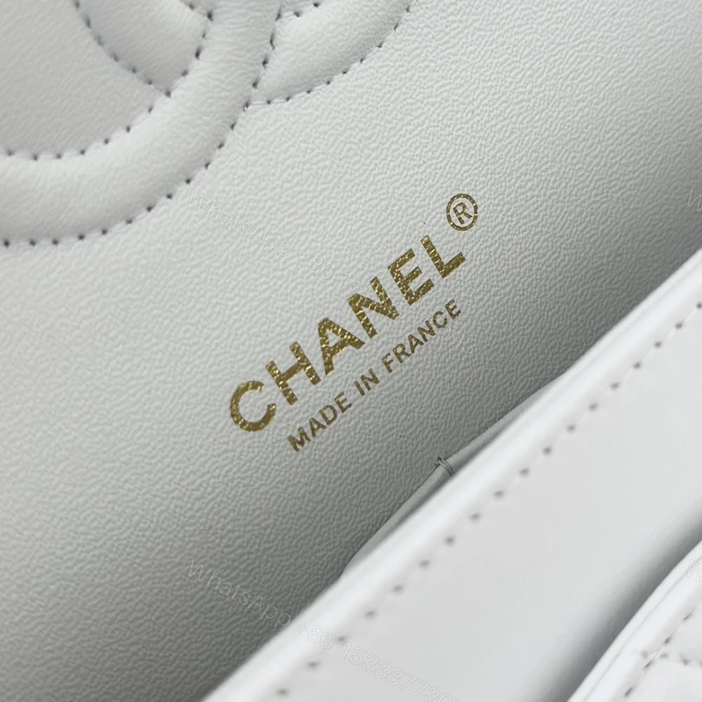 View 8 of 高仿A貨Chanel經典款小羊皮口蓋包白色金扣免檢版