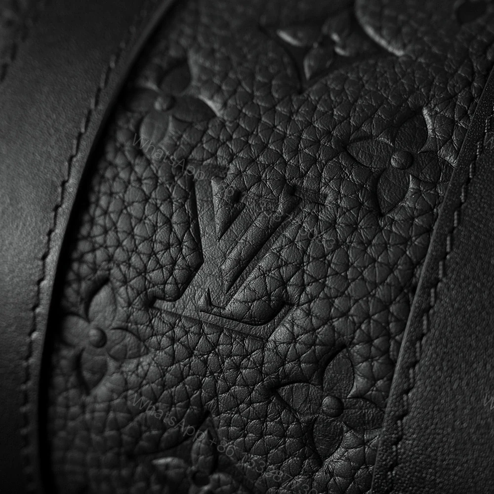 View 16 of 高仿LV*Keepall25系列M20900壓紋牛皮男士單肩包黑色免檢版