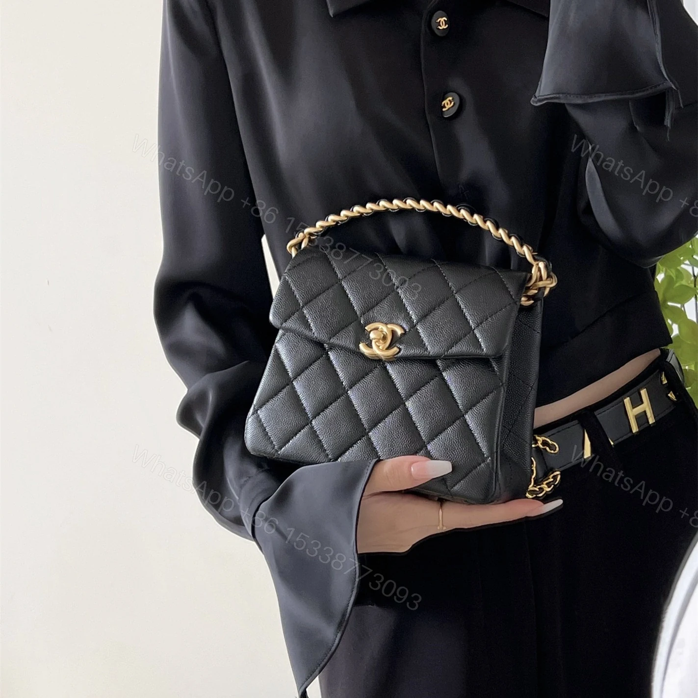 View 23 of 高仿Chanel*24S系列AS4472黑色球紋牛皮單肩包免檢版