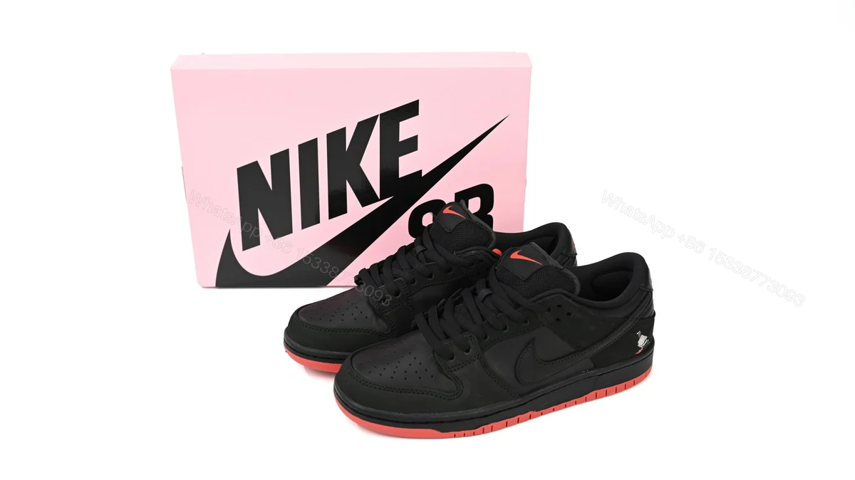 Nike Dunk SB Low Black Pigeon 883232-008 — view 2