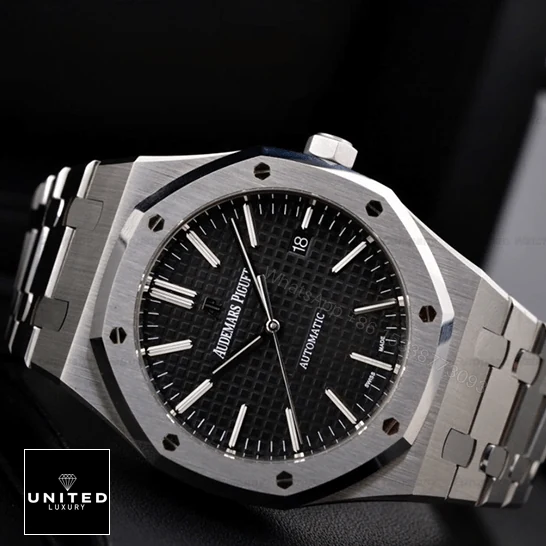 View 5 of Audemars Piguet Royal Oak 15400ST.OO.1220ST.01 Replica