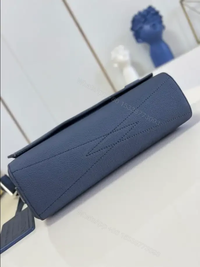 View 8 of LOUIS VUITTON TAKEOFF MESSENGER – LBV412