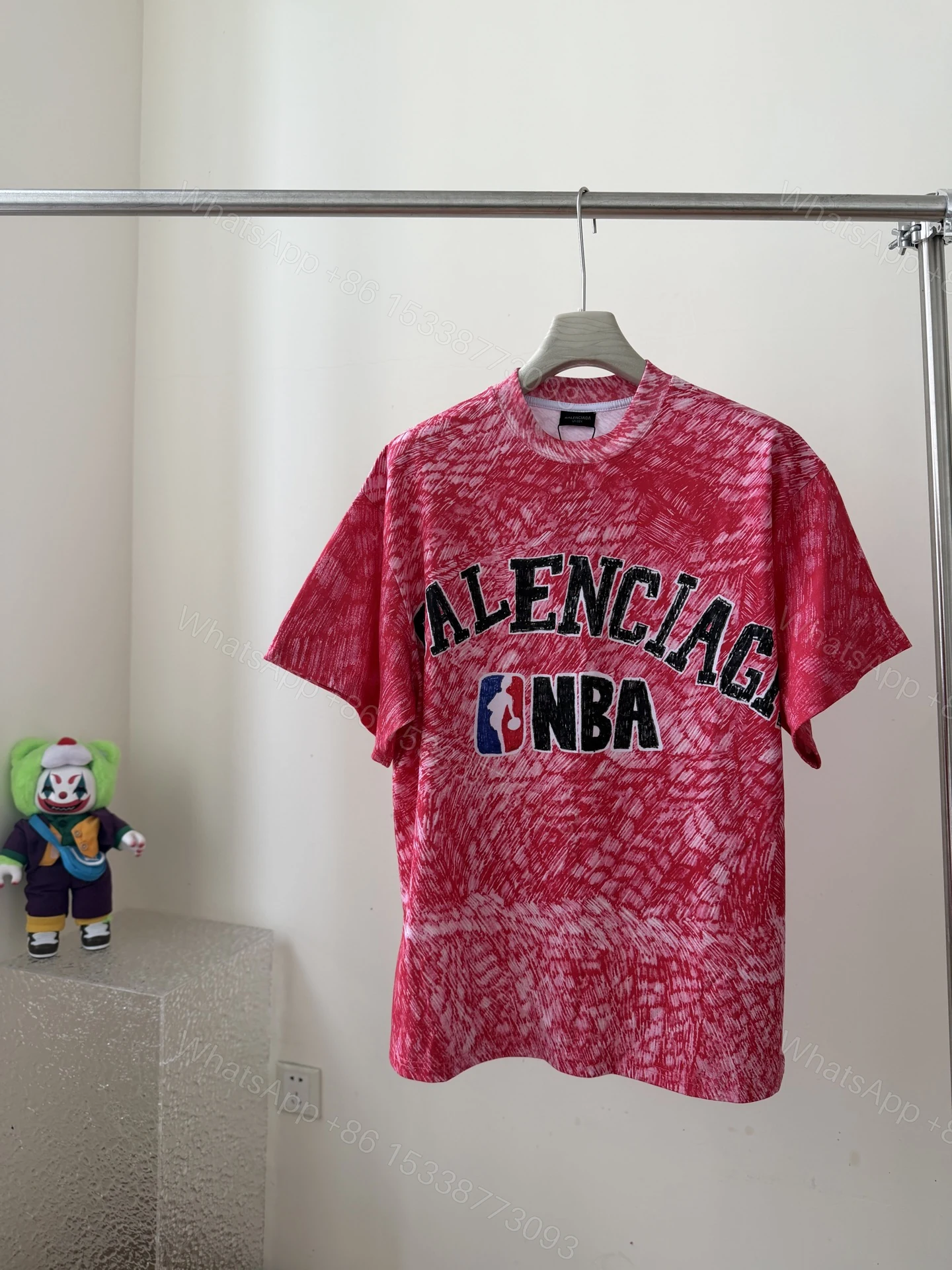 Balenciaga A貨 男款NBA聯名紅色印花短袖T恤 潮流運動款 — view 1