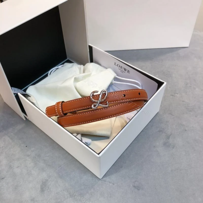 View 3 of Loewe罗意威2020秋冬新款 光滑小牛皮腰带_高仿a货厂家-奢品库