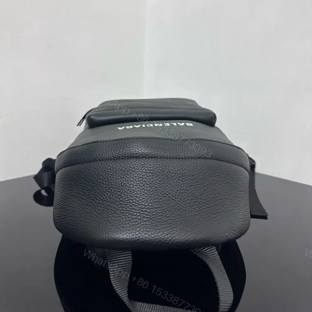 View 7 of 高仿BalenciagaExplorer系列小牛皮背包XS