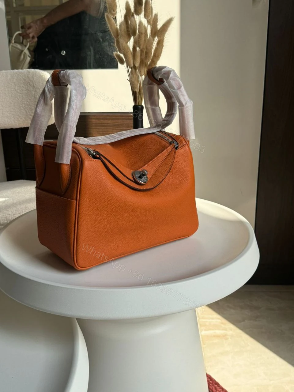 View 7 of HERMÈS Lindy 26 shoulder bag in Beton Evercolor leather