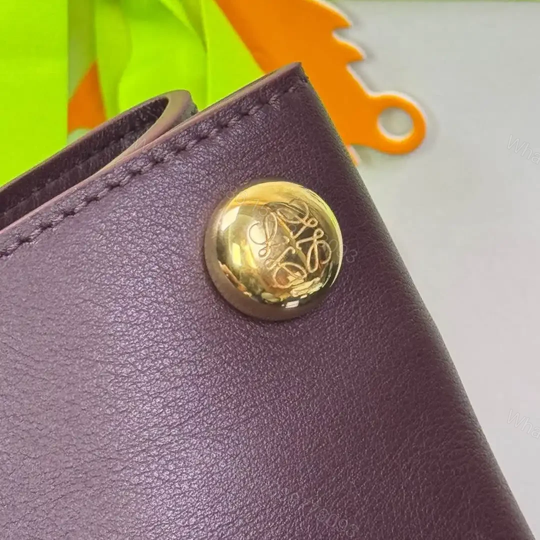 View 9 of 高仿Loewe*Pebble系列7240小牛皮斜跨包酒紅色免檢版