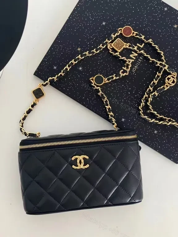 Quilted Black Crossbody: Luxe Compact Everyday Bag — view 1