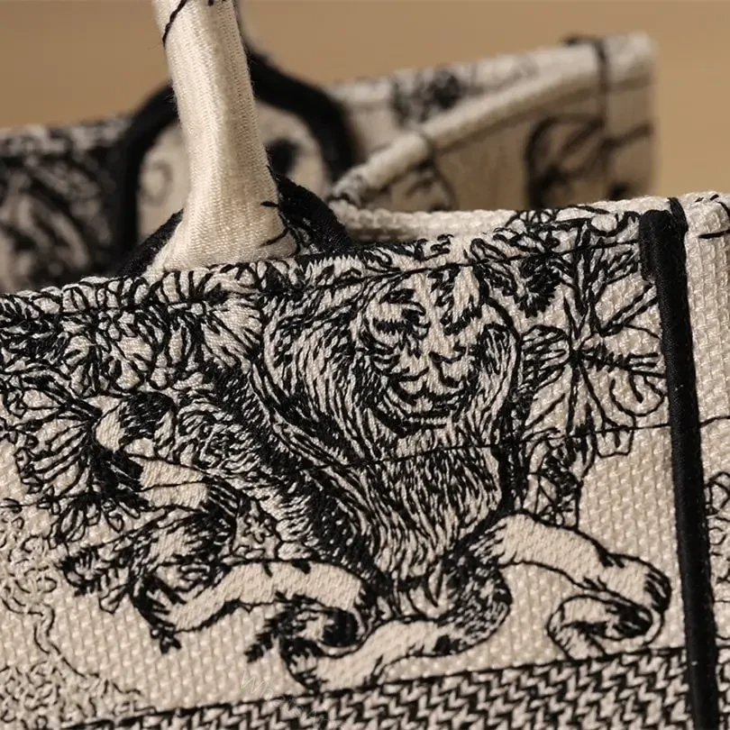 View 5 of 高仿Dior*BookTote系列Zodiac茹伊刺繡手袋S免檢版