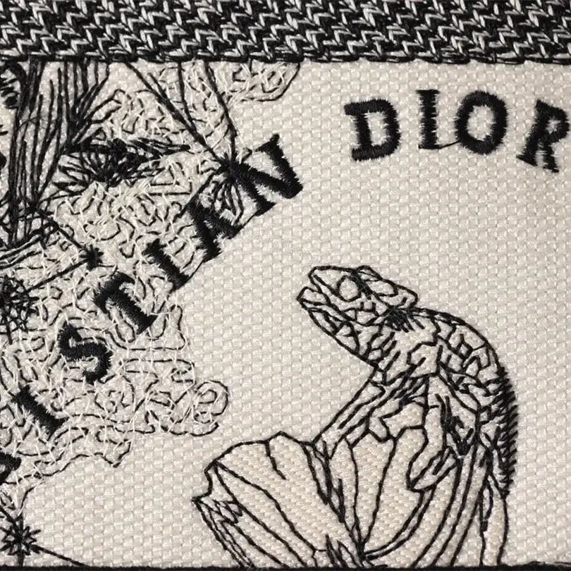 View 8 of 高仿Dior*BookTote系列Zodiac茹伊刺繡手袋M免檢版